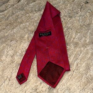 Gucci Vibrant Red Geometric Tie